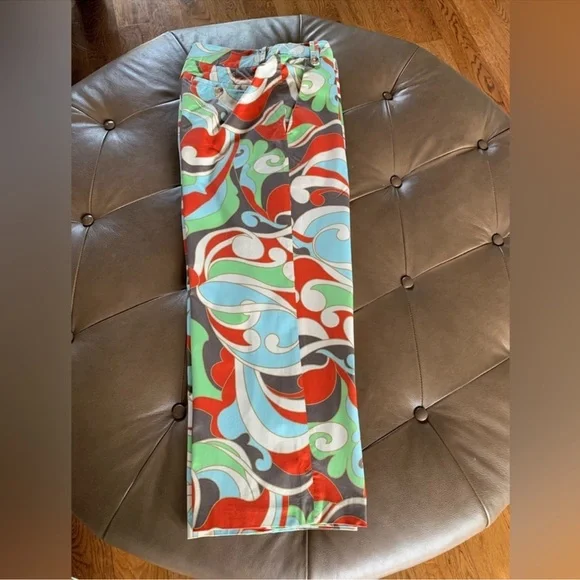 Madison Retro Print Capris - Picture 9 of 12